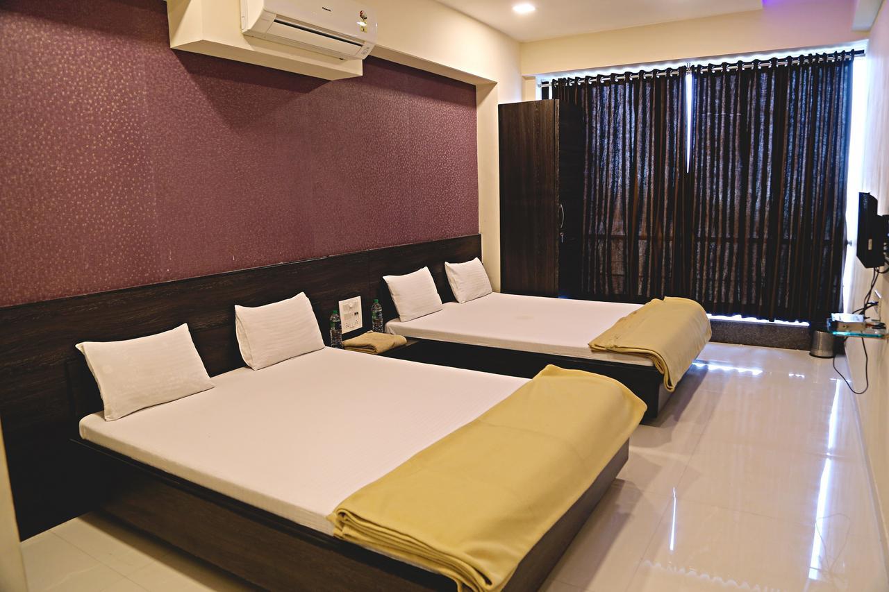 Royal Rituals Hotel Surat Buitenkant foto